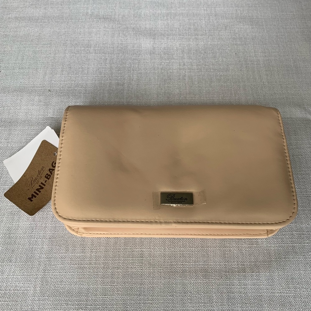 Cream wallet purse with crossbody strap